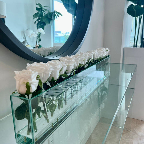 36″ Skinny Casa Moderna avec roses blanches