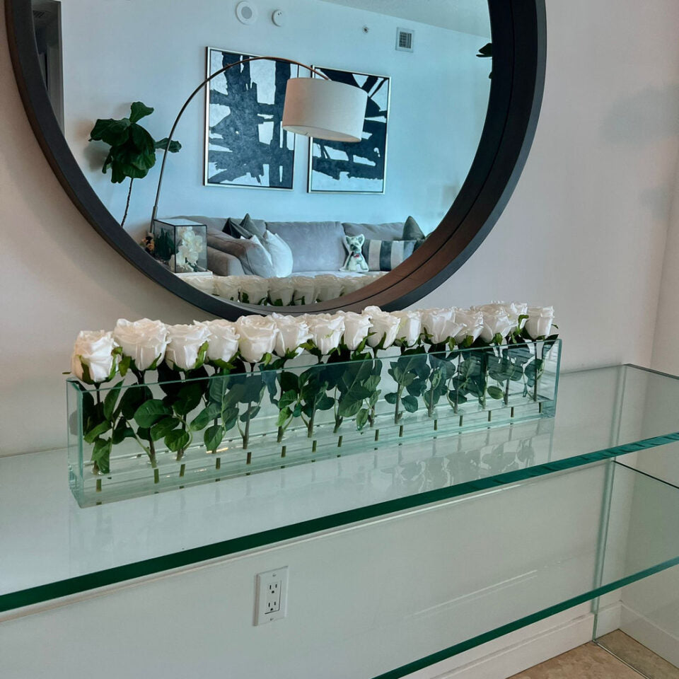 36″ Skinny Casa Moderna avec roses blanches