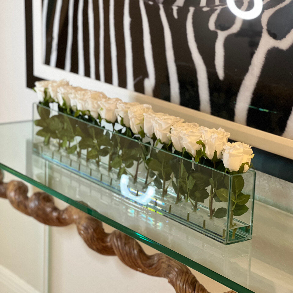 36″ Skinny Casa Moderna avec roses blanches