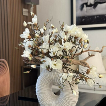 Vase éternité moyen avec magnolias et bois flotté