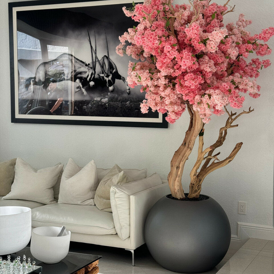 Globe en métal gris anthracite mat avec cerisier en fleurs bicolore réalisé sur mesure