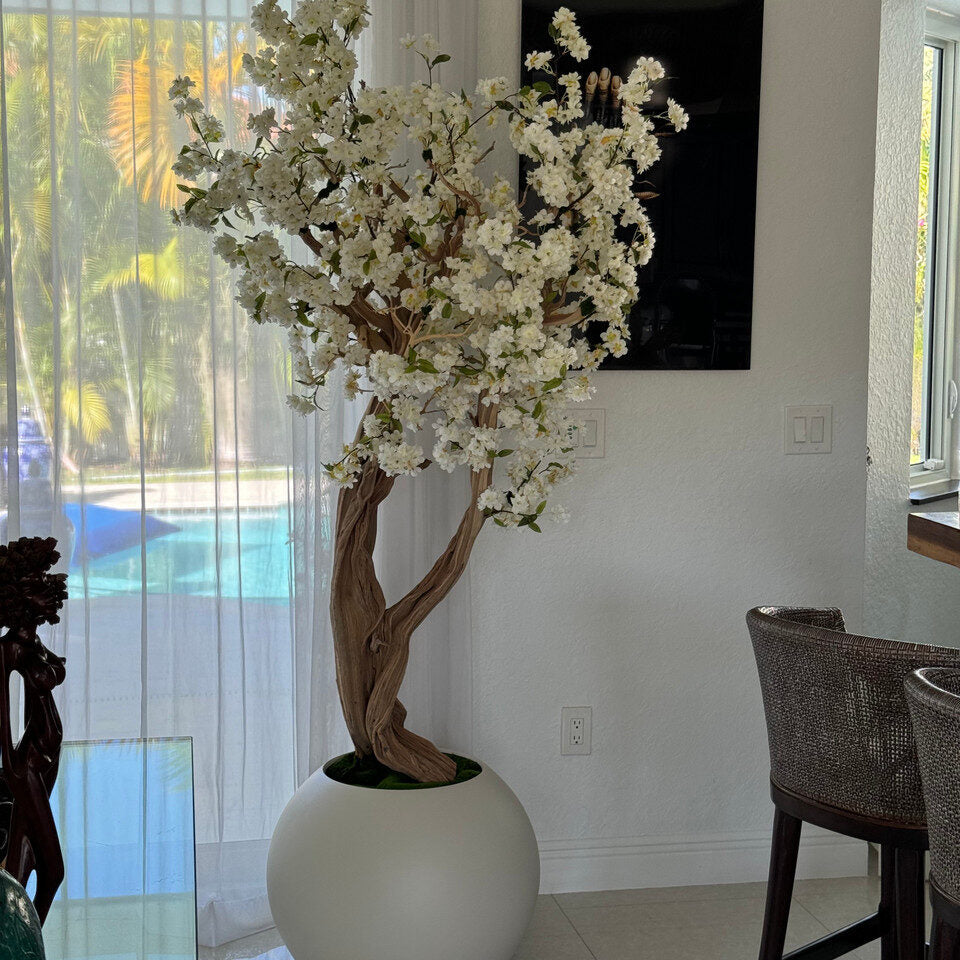 Globe beige mat avec cerisier en fleurs sur mesure