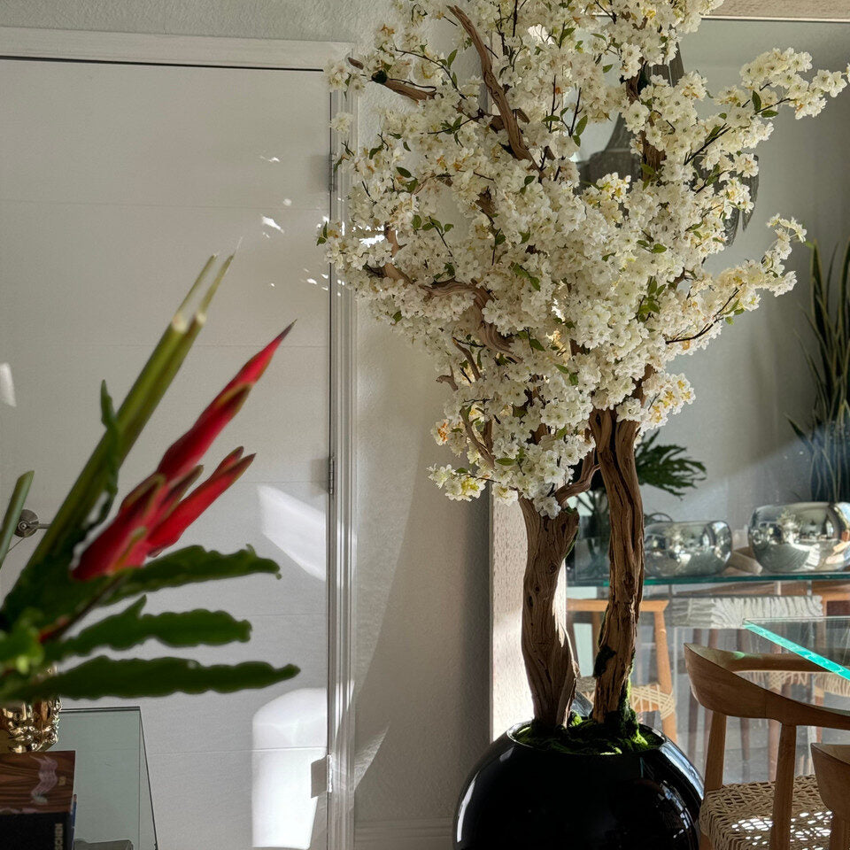 Globe noir brillant avec cerisier en fleurs sur mesure