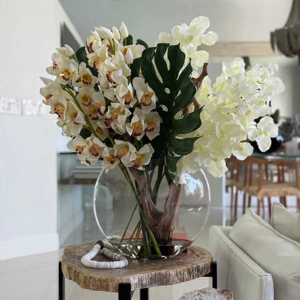 Vase Lune avec Cymbidiums blancs et Vandas blancs
