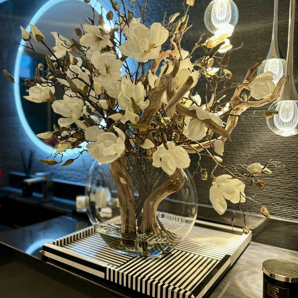 Vase Lune de 40 cm avec Magnolias