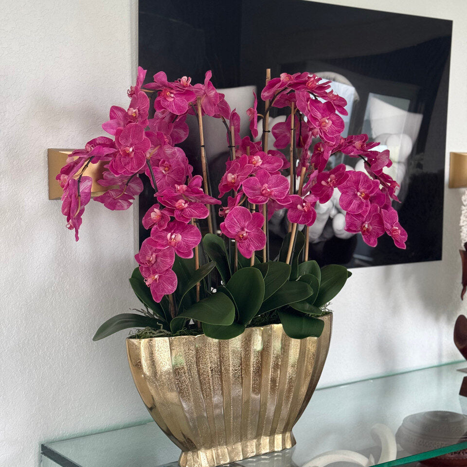 Vase Vivien Gold avec orchidées Phalaenopsis roses