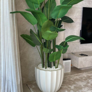 Pot de fleurs Santa Barbara beige mat avec oiseau de paradis