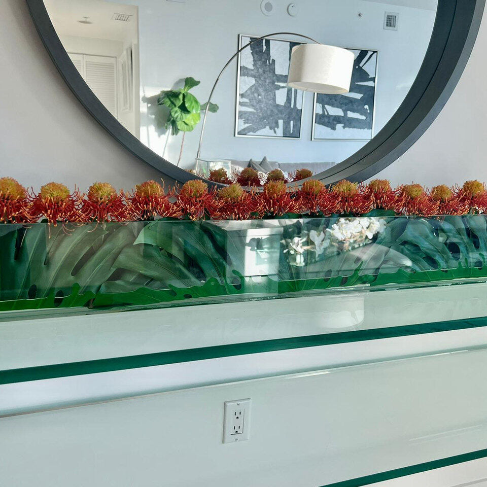 Plante Casa Moderna étroite de 122 cm avec des fleurs de protéa orange/jaunes