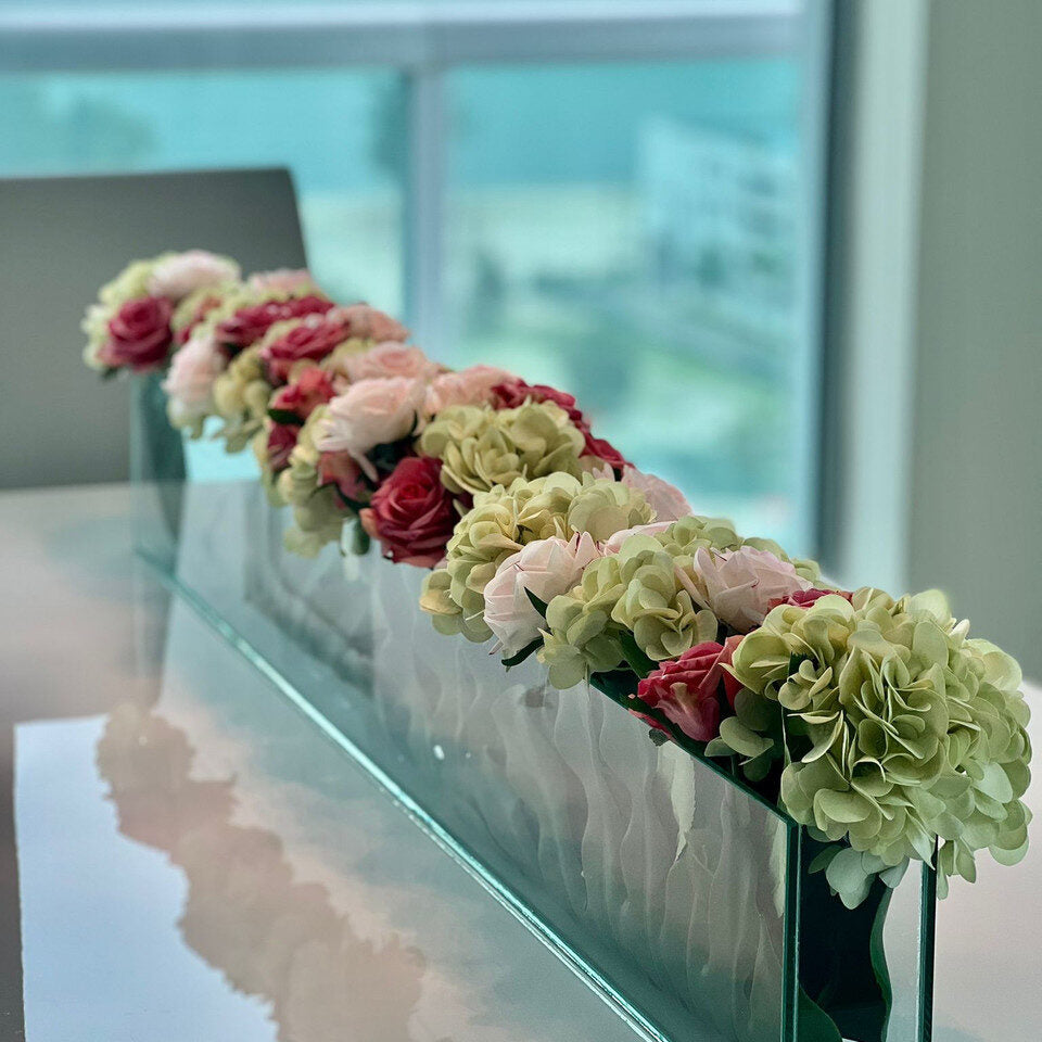 Vase Casa Moderna étroit de 91 cm (36 po) avec hortensias et roses