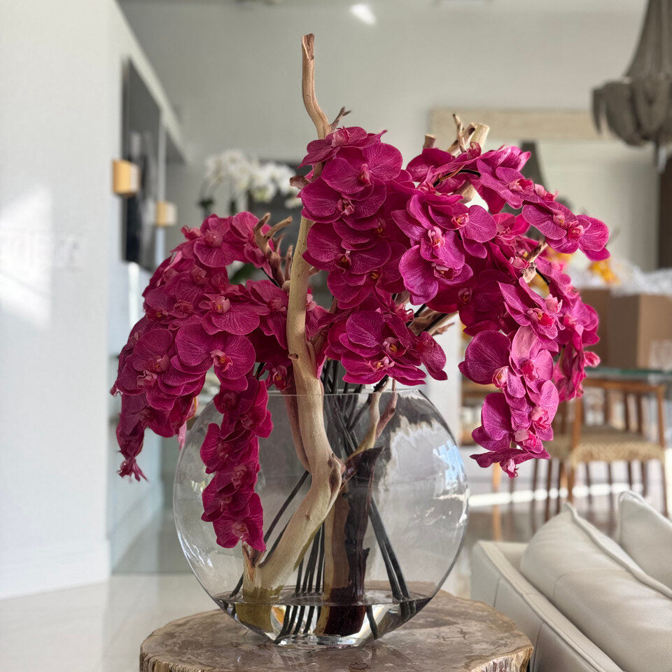 Vase lune en verre de 40 cm (16 po) avec orchidées roses et bois flotté