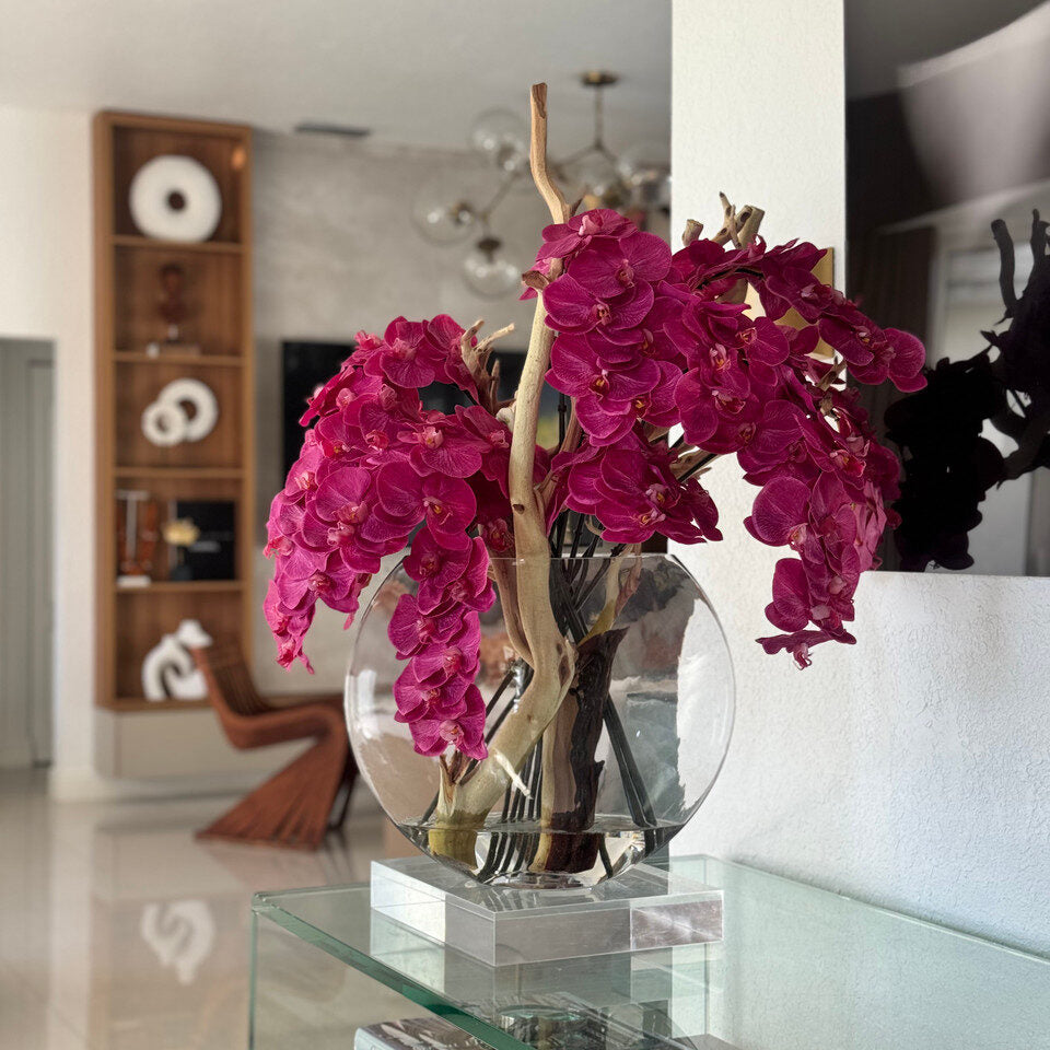 Vase lune en verre de 40 cm (16 po) avec orchidées roses et bois flotté