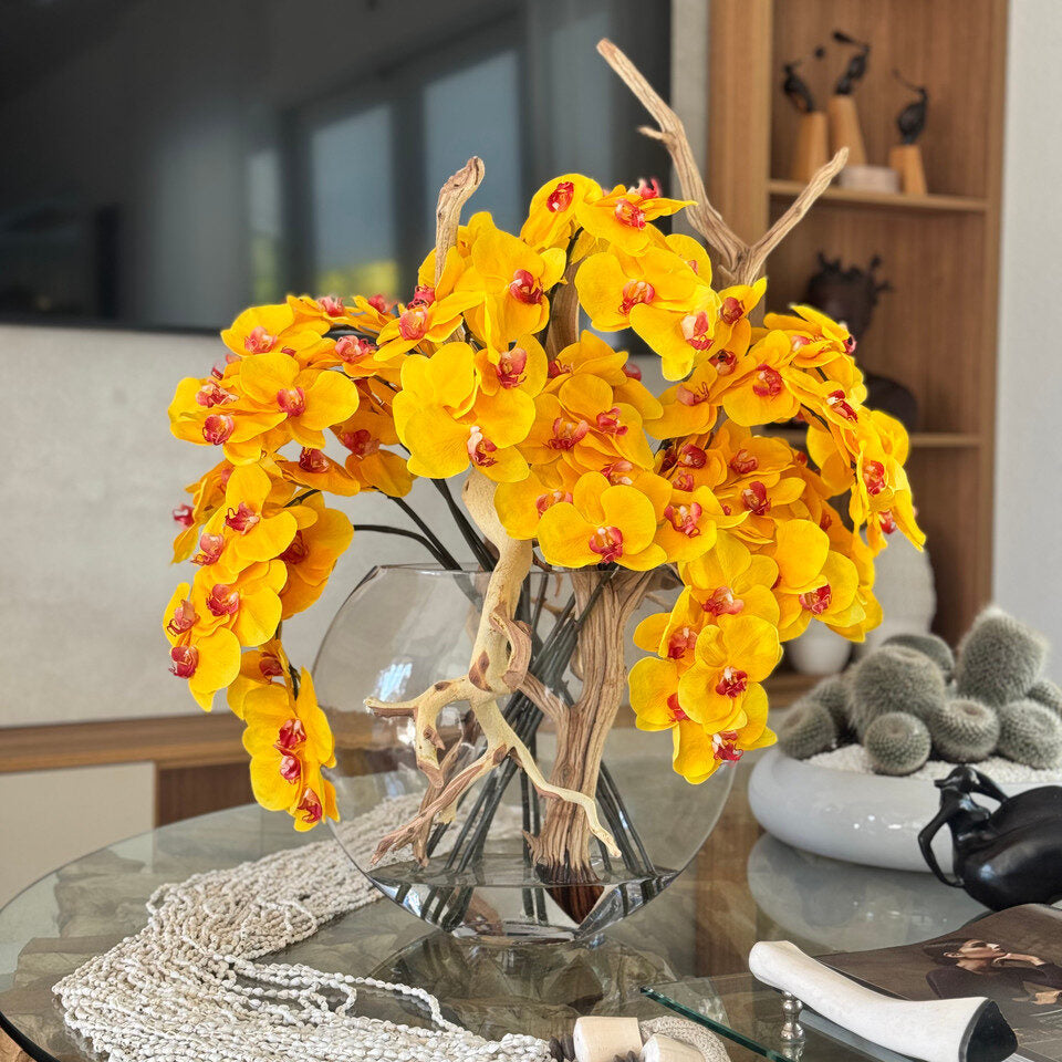 Vase lune en verre de 40 cm (16 po) avec orchidées jaunes et bois flotté