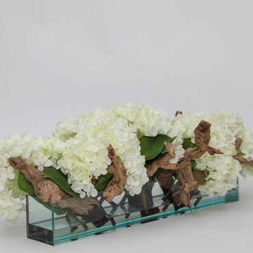Pot de fleurs en verre Casa Moderna avec hortensias et bois flotté